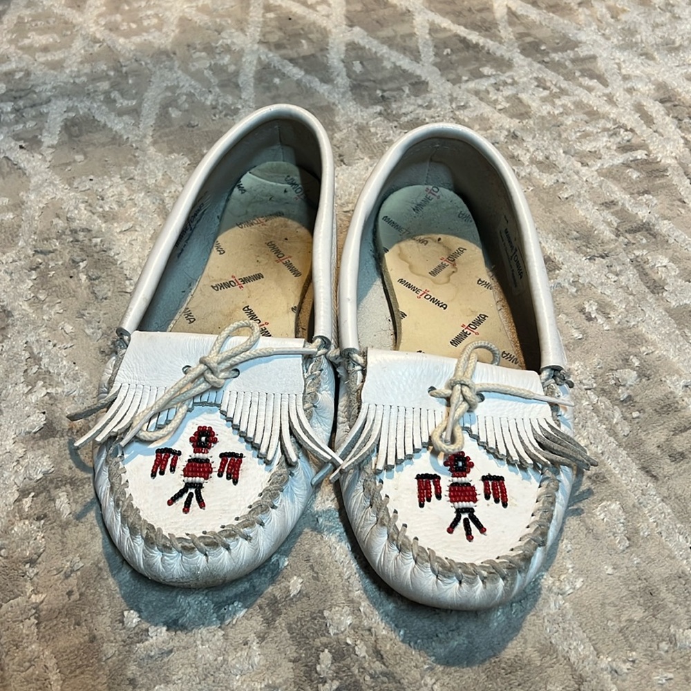 Classic Minnetonka White Leather Beaded Thunderbird Moccasins